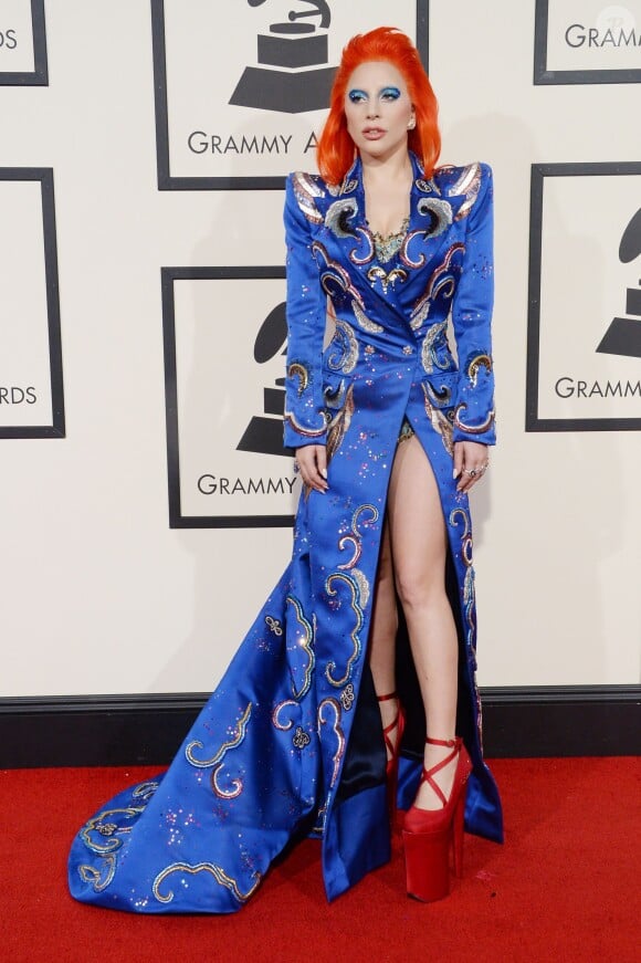 Lady Gaga (qui rend hommage à David Bowie lors de cette soirée) à La 58ème soirée annuelle des Grammy Awards au Staples Center à Los Angeles, le 15 février 2016.