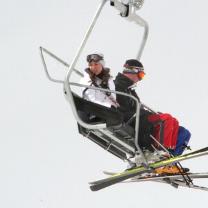 Image d'un séjour de Kate Middleton et du prince William aux sports d'hiver en mars 2008 à Klosters, en Suisse.