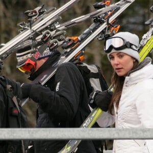 Image d'un séjour de Kate Middleton et du prince William aux sports d'hiver en mars 2008 à Klosters, en Suisse.