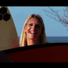 Amélie Neten et Anais Camizuli dans un spot publicitaire pour RockFieldStore, tourné à Hawai. Ici, la jolie Amélie !