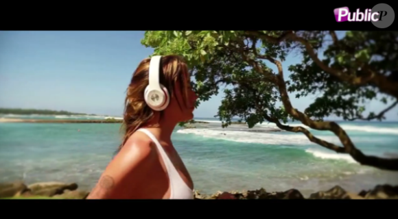 Amélie Neten et Anais Camizuli dans un spot publicitaire pour RockFieldStore, tourné à Hawai. Ici, la ravissante Anaïs en plein footing !