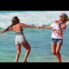 Amélie Neten et Anais Camizuli dans un spot publicitaire pour RockFieldStore, tourné à Hawai. Les deux amies ont profité du voyage !