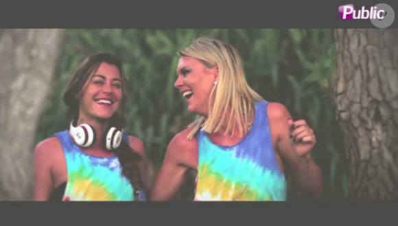 Les deux amies Amélie Neten et Anais Camizuli dans un spot publicitaire pour RockFieldStore, tourné à Hawai