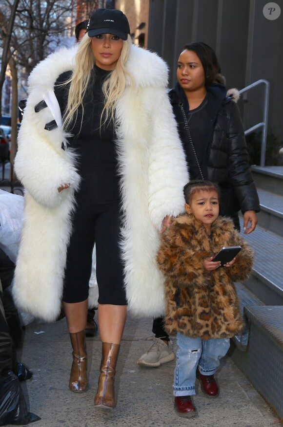 Kim Kardashian et sa fille North dans les rues de New York, le 14 février 2016.