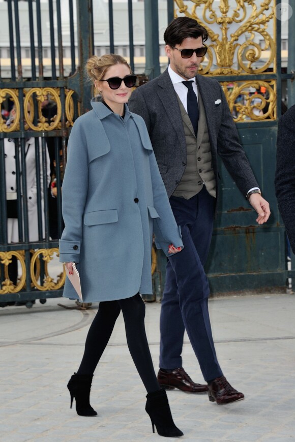 Olivia Palermo et Johannes Huebl arrivent au jardin des Tuileries pour assister au défilé Valentino (collection prêt-à-porter automne-hiver 2016-2017). Paris, le 8 mars 2016.