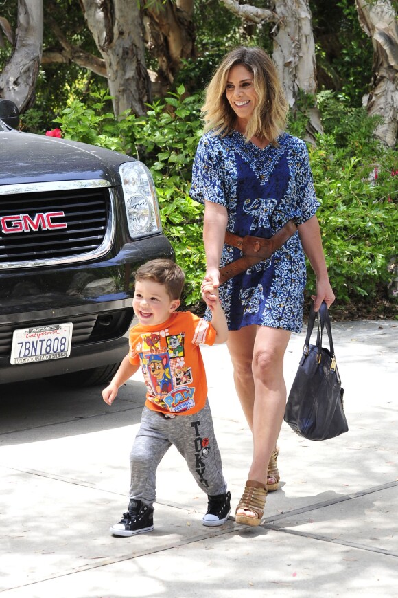 Jillian Michaels et son fils Phoenix dans les rues de Malibu, Los Angeles, le 8 juin 2015