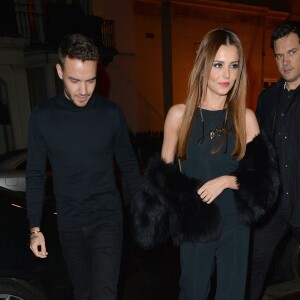 Cheryl Cole (ex Fernandez-Versini) et son nouveau compagnon Liam Payne (One Direction) main dans la main lors de leur sortie au restaurant Salmontini à Londres, le 9 mars 2016. En compagnie de la mère de Cheryl, Joan Callaghan, et d'amis proches, ils ont fêté l'anniversaire de Lily England, l'assistante de Cheryl, qui vient d'avoir 30 ans. Le couple est arrivé vers 20h30, et est reparti vers 1h30 du matin.