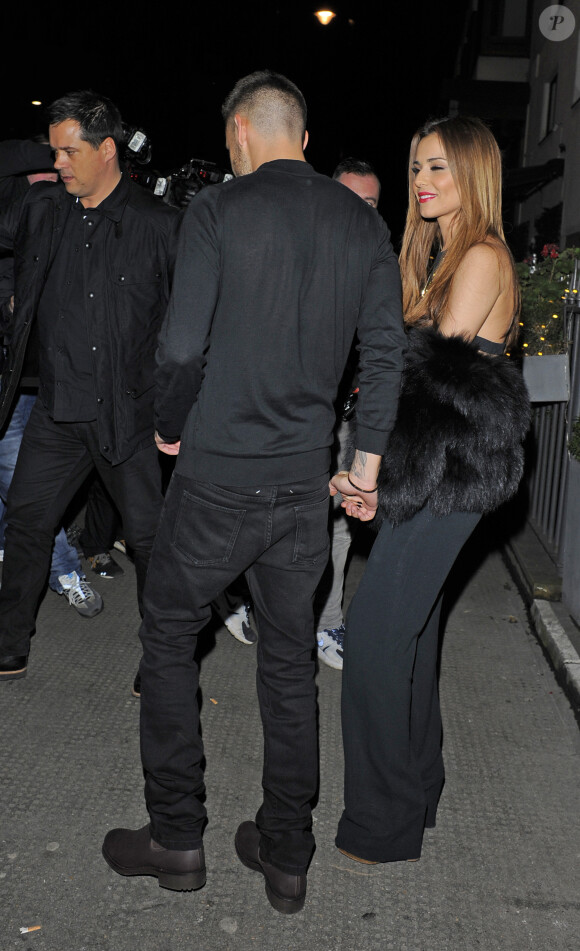 Cheryl Cole (ex Fernandez-Versini) et son nouveau compagnon Liam Payne (One Direction) main dans la main lors de leur sortie au restaurant Salmontini à Londres, le 9 mars 2016. En compagnie de la mère de Cheryl, Joan Callaghan, et d'amis proches, ils ont fêté l'anniversaire de Lily England, l'assistante de Cheryl, qui vient d'avoir 30 ans. Le couple est arrivé vers 20h30, et est reparti vers 1h30 du matin.