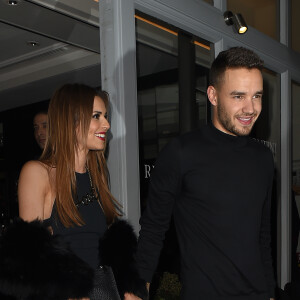 Cheryl Cole (ex Fernandez-Versini) et son nouveau compagnon Liam Payne (One Direction) main dans la main lors de leur sortie au restaurant Salmontini à Londres, le 9 mars 2016. En compagnie de la mère de Cheryl, Joan Callaghan, et d'amis proches, ils ont fêté l'anniversaire de Lily England, l'assistante de Cheryl, qui vient d'avoir 30 ans. Le couple est arrivé vers 20h30, et est reparti vers 1h30 du matin.