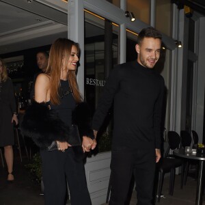 Cheryl Cole (ex Fernandez-Versini) et son nouveau compagnon Liam Payne (One Direction) main dans la main lors de leur sortie au restaurant Salmontini à Londres, le 9 mars 2016. En compagnie de la mère de Cheryl, Joan Callaghan, et d'amis proches, ils ont fêté l'anniversaire de Lily England, l'assistante de Cheryl, qui vient d'avoir 30 ans. Le couple est arrivé vers 20h30, et est reparti vers 1h30 du matin.