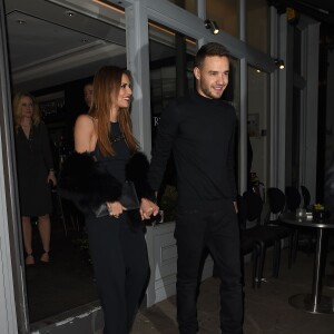 Cheryl Cole (ex Fernandez-Versini) et son nouveau compagnon Liam Payne (One Direction) main dans la main lors de leur sortie au restaurant Salmontini à Londres, le 9 mars 2016. En compagnie de la mère de Cheryl, Joan Callaghan, et d'amis proches, ils ont fêté l'anniversaire de Lily England, l'assistante de Cheryl, qui vient d'avoir 30 ans. Le couple est arrivé vers 20h30, et est reparti vers 1h30 du matin.