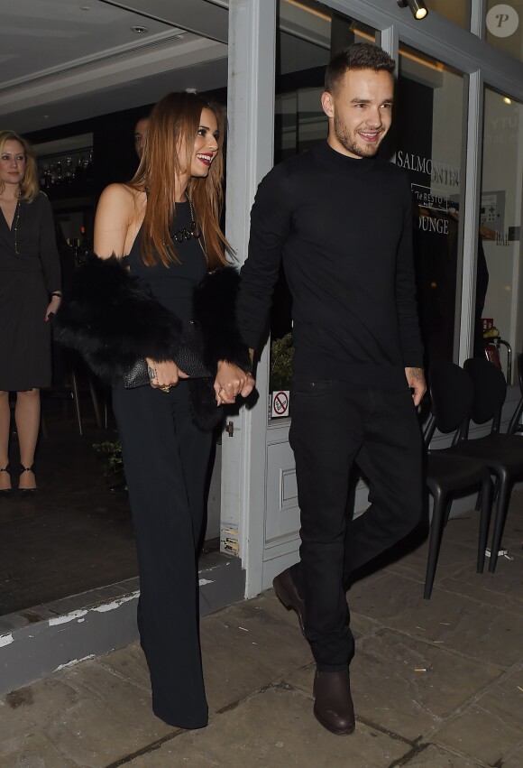 Cheryl Cole (ex Fernandez-Versini) et son nouveau compagnon Liam Payne (One Direction) main dans la main lors de leur sortie au restaurant Salmontini à Londres, le 9 mars 2016. En compagnie de la mère de Cheryl, Joan Callaghan, et d'amis proches, ils ont fêté l'anniversaire de Lily England, l'assistante de Cheryl, qui vient d'avoir 30 ans. Le couple est arrivé vers 20h30, et est reparti vers 1h30 du matin.