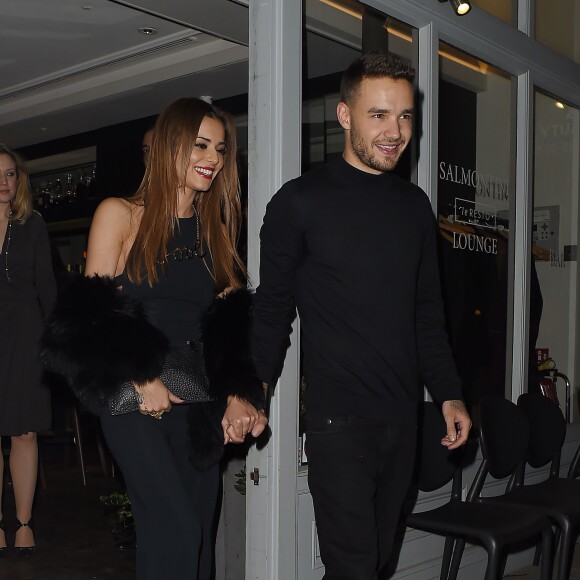 Cheryl Cole (ex Fernandez-Versini) et son nouveau compagnon Liam Payne (One Direction) main dans la main lors de leur sortie au restaurant Salmontini à Londres, le 9 mars 2016. En compagnie de la mère de Cheryl, Joan Callaghan, et d'amis proches, ils ont fêté l'anniversaire de Lily England, l'assistante de Cheryl, qui vient d'avoir 30 ans. Le couple est arrivé vers 20h30, et est reparti vers 1h30 du matin.