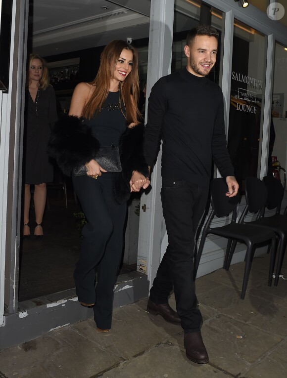 Cheryl Cole (ex Fernandez-Versini) et son nouveau compagnon Liam Payne (One Direction) main dans la main lors de leur sortie au restaurant Salmontini à Londres, le 9 mars 2016. En compagnie de la mère de Cheryl, Joan Callaghan, et d'amis proches, ils ont fêté l'anniversaire de Lily England, l'assistante de Cheryl, qui vient d'avoir 30 ans. Le couple est arrivé vers 20h30, et est reparti vers 1h30 du matin.