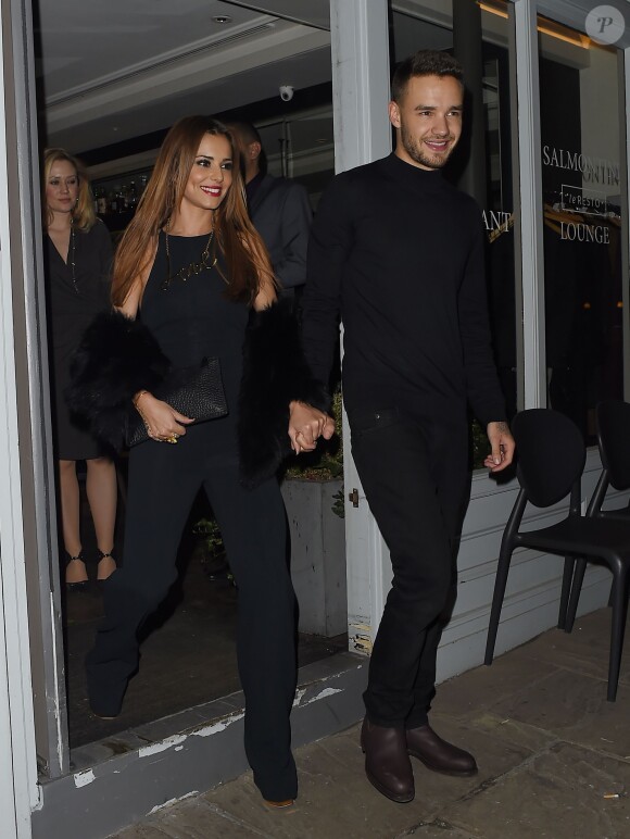 Cheryl Cole (ex Fernandez-Versini) et son nouveau compagnon Liam Payne (One Direction) main dans la main lors de leur sortie au restaurant Salmontini à Londres, le 9 mars 2016. En compagnie de la mère de Cheryl, Joan Callaghan, et d'amis proches, ils ont fêté l'anniversaire de Lily England, l'assistante de Cheryl, qui vient d'avoir 30 ans. Le couple est arrivé vers 20h30, et est reparti vers 1h30 du matin.