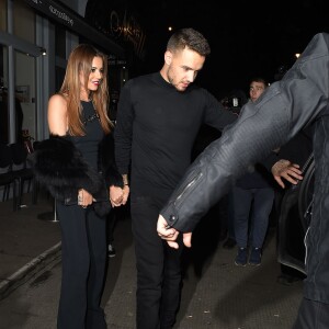 Cheryl Cole (ex Fernandez-Versini) et son nouveau compagnon Liam Payne (One Direction) main dans la main lors de leur sortie au restaurant Salmontini à Londres, le 9 mars 2016. En compagnie de la mère de Cheryl, Joan Callaghan, et d'amis proches, ils ont fêté l'anniversaire de Lily England, l'assistante de Cheryl, qui vient d'avoir 30 ans. Le couple est arrivé vers 20h30, et est reparti vers 1h30 du matin.