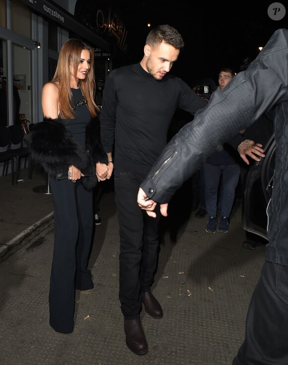 Cheryl Cole (ex Fernandez-Versini) et son nouveau compagnon Liam Payne (One Direction) main dans la main lors de leur sortie au restaurant Salmontini à Londres, le 9 mars 2016. En compagnie de la mère de Cheryl, Joan Callaghan, et d'amis proches, ils ont fêté l'anniversaire de Lily England, l'assistante de Cheryl, qui vient d'avoir 30 ans. Le couple est arrivé vers 20h30, et est reparti vers 1h30 du matin.