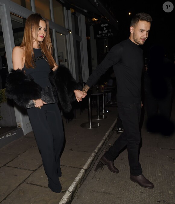 Cheryl Cole (ex Fernandez-Versini) et son nouveau compagnon Liam Payne (One Direction) main dans la main lors de leur sortie au restaurant Salmontini à Londres, le 9 mars 2016. En compagnie de la mère de Cheryl, Joan Callaghan, et d'amis proches, ils ont fêté l'anniversaire de Lily England, l'assistante de Cheryl, qui vient d'avoir 30 ans. Le couple est arrivé vers 20h30, et est reparti vers 1h30 du matin.