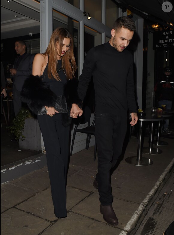 Cheryl Cole (ex Fernandez-Versini) et son nouveau compagnon Liam Payne (One Direction) main dans la main lors de leur sortie au restaurant Salmontini à Londres, le 9 mars 2016. En compagnie de la mère de Cheryl, Joan Callaghan, et d'amis proches, ils ont fêté l'anniversaire de Lily England, l'assistante de Cheryl, qui vient d'avoir 30 ans. Le couple est arrivé vers 20h30, et est reparti vers 1h30 du matin.