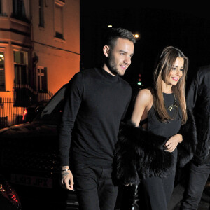 Cheryl Cole (ex Fernandez-Versini) et son nouveau compagnon Liam Payne (One Direction) main dans la main lors de leur sortie au restaurant Salmontini à Londres, le 9 mars 2016. En compagnie de la mère de Cheryl, Joan Callaghan, et d'amis proches, ils ont fêté l'anniversaire de Lily England, l'assistante de Cheryl, qui vient d'avoir 30 ans. Le couple est arrivé vers 20h30, et est reparti vers 1h30 du matin.