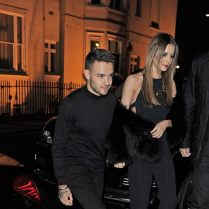 Cheryl Cole (ex Fernandez-Versini) et son nouveau compagnon Liam Payne (One Direction) main dans la main lors de leur sortie au restaurant Salmontini à Londres, le 9 mars 2016. En compagnie de la mère de Cheryl, Joan Callaghan, et d'amis proches, ils ont fêté l'anniversaire de Lily England, l'assistante de Cheryl, qui vient d'avoir 30 ans. Le couple est arrivé vers 20h30, et est reparti vers 1h30 du matin.