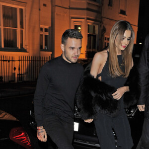 Cheryl Cole (ex Fernandez-Versini) et son nouveau compagnon Liam Payne (One Direction) main dans la main lors de leur sortie au restaurant Salmontini à Londres, le 9 mars 2016. En compagnie de la mère de Cheryl, Joan Callaghan, et d'amis proches, ils ont fêté l'anniversaire de Lily England, l'assistante de Cheryl, qui vient d'avoir 30 ans. Le couple est arrivé vers 20h30, et est reparti vers 1h30 du matin.