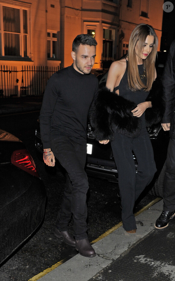 Cheryl Cole (ex Fernandez-Versini) et son nouveau compagnon Liam Payne (One Direction) main dans la main lors de leur sortie au restaurant Salmontini à Londres, le 9 mars 2016. En compagnie de la mère de Cheryl, Joan Callaghan, et d'amis proches, ils ont fêté l'anniversaire de Lily England, l'assistante de Cheryl, qui vient d'avoir 30 ans. Le couple est arrivé vers 20h30, et est reparti vers 1h30 du matin.