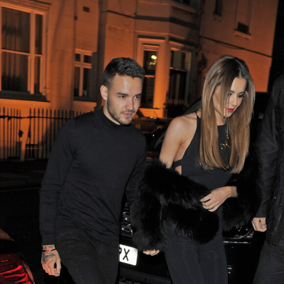 Cheryl Cole (ex Fernandez-Versini) et son nouveau compagnon Liam Payne (One Direction) main dans la main lors de leur sortie au restaurant Salmontini à Londres, le 9 mars 2016. En compagnie de la mère de Cheryl, Joan Callaghan, et d'amis proches, ils ont fêté l'anniversaire de Lily England, l'assistante de Cheryl, qui vient d'avoir 30 ans. Le couple est arrivé vers 20h30, et est reparti vers 1h30 du matin.