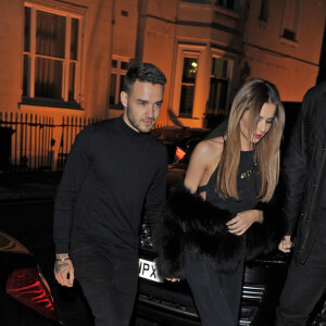 Cheryl Cole (ex Fernandez-Versini) et son nouveau compagnon Liam Payne (One Direction) main dans la main lors de leur sortie au restaurant Salmontini à Londres, le 9 mars 2016. En compagnie de la mère de Cheryl, Joan Callaghan, et d'amis proches, ils ont fêté l'anniversaire de Lily England, l'assistante de Cheryl, qui vient d'avoir 30 ans. Le couple est arrivé vers 20h30, et est reparti vers 1h30 du matin.