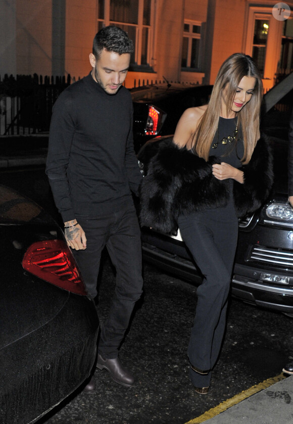 Cheryl Cole (ex Fernandez-Versini) et son nouveau compagnon Liam Payne (One Direction) main dans la main lors de leur sortie au restaurant Salmontini à Londres, le 9 mars 2016. En compagnie de la mère de Cheryl, Joan Callaghan, et d'amis proches, ils ont fêté l'anniversaire de Lily England, l'assistante de Cheryl, qui vient d'avoir 30 ans. Le couple est arrivé vers 20h30, et est reparti vers 1h30 du matin.