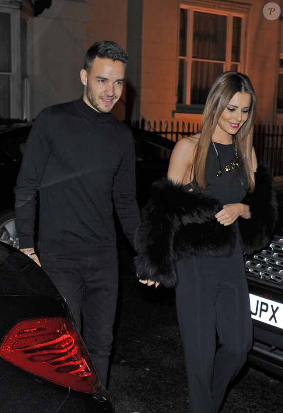 Cheryl Cole (ex Fernandez-Versini) et son nouveau compagnon Liam Payne (One Direction) main dans la main lors de leur sortie au restaurant Salmontini à Londres, le 9 mars 2016. En compagnie de la mère de Cheryl, Joan Callaghan, et d'amis proches, ils ont fêté l'anniversaire de Lily England, l'assistante de Cheryl, qui vient d'avoir 30 ans. Le couple est arrivé vers 20h30, et est reparti vers 1h30 du matin.