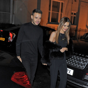 Cheryl Cole (ex Fernandez-Versini) et son nouveau compagnon Liam Payne (One Direction) main dans la main lors de leur sortie au restaurant Salmontini à Londres, le 9 mars 2016. En compagnie de la mère de Cheryl, Joan Callaghan, et d'amis proches, ils ont fêté l'anniversaire de Lily England, l'assistante de Cheryl, qui vient d'avoir 30 ans. Le couple est arrivé vers 20h30, et est reparti vers 1h30 du matin.