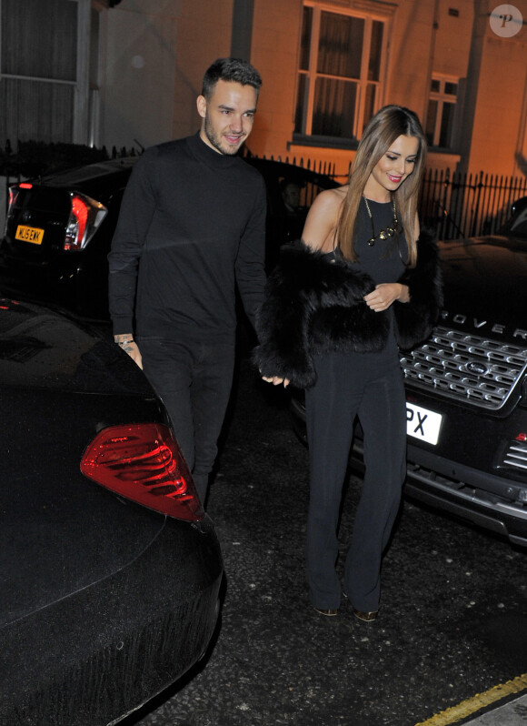 Cheryl Cole (ex Fernandez-Versini) et son nouveau compagnon Liam Payne (One Direction) main dans la main lors de leur sortie au restaurant Salmontini à Londres, le 9 mars 2016. En compagnie de la mère de Cheryl, Joan Callaghan, et d'amis proches, ils ont fêté l'anniversaire de Lily England, l'assistante de Cheryl, qui vient d'avoir 30 ans. Le couple est arrivé vers 20h30, et est reparti vers 1h30 du matin.