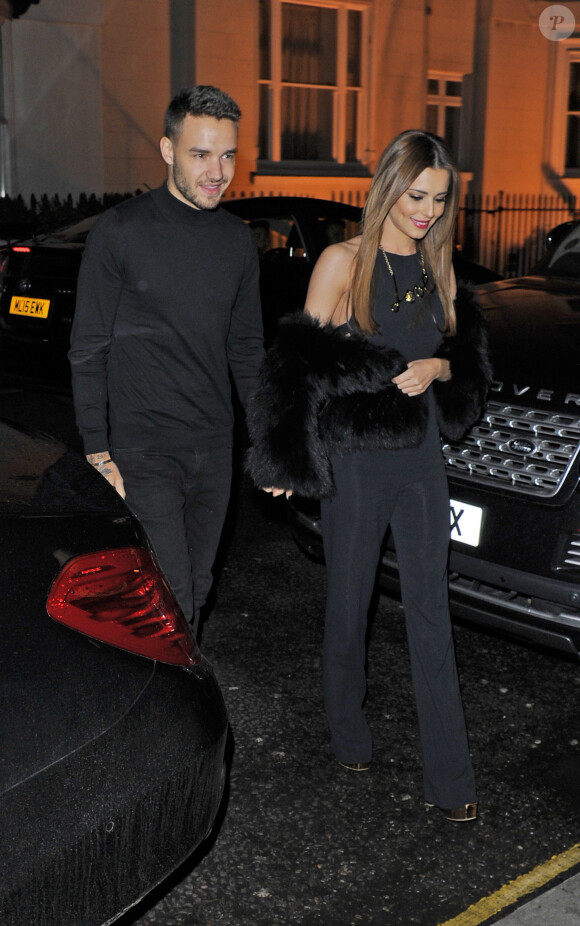Cheryl Cole (ex Fernandez-Versini) et son nouveau compagnon Liam Payne (One Direction) main dans la main lors de leur sortie au restaurant Salmontini à Londres, le 9 mars 2016. En compagnie de la mère de Cheryl, Joan Callaghan, et d'amis proches, ils ont fêté l'anniversaire de Lily England, l'assistante de Cheryl, qui vient d'avoir 30 ans. Le couple est arrivé vers 20h30, et est reparti vers 1h30 du matin.