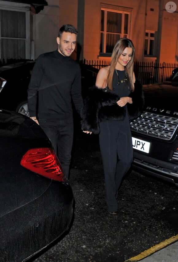 Cheryl Cole (ex Fernandez-Versini) et son nouveau compagnon Liam Payne (One Direction) main dans la main lors de leur sortie au restaurant Salmontini à Londres, le 9 mars 2016. En compagnie de la mère de Cheryl, Joan Callaghan, et d'amis proches, ils ont fêté l'anniversaire de Lily England, l'assistante de Cheryl, qui vient d'avoir 30 ans. Le couple est arrivé vers 20h30, et est reparti vers 1h30 du matin.