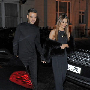 Cheryl Cole (ex Fernandez-Versini) et son nouveau compagnon Liam Payne (One Direction) main dans la main lors de leur sortie au restaurant Salmontini à Londres, le 9 mars 2016. En compagnie de la mère de Cheryl, Joan Callaghan, et d'amis proches, ils ont fêté l'anniversaire de Lily England, l'assistante de Cheryl, qui vient d'avoir 30 ans. Le couple est arrivé vers 20h30, et est reparti vers 1h30 du matin.