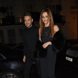 Cheryl Cole (ex Fernandez-Versini) et son nouveau compagnon Liam Payne (One Direction) main dans la main lors de leur sortie au restaurant Salmontini à Londres, le 9 mars 2016. En compagnie de la mère de Cheryl, Joan Callaghan, et d'amis proches, ils ont fêté l'anniversaire de Lily England, l'assistante de Cheryl, qui vient d'avoir 30 ans. Le couple est arrivé vers 20h30, et est reparti vers 1h30 du matin.