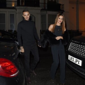 Cheryl Cole (ex Fernandez-Versini) et son nouveau compagnon Liam Payne (One Direction) main dans la main lors de leur sortie au restaurant Salmontini à Londres, le 9 mars 2016. En compagnie de la mère de Cheryl, Joan Callaghan, et d'amis proches, ils ont fêté l'anniversaire de Lily England, l'assistante de Cheryl, qui vient d'avoir 30 ans. Le couple est arrivé vers 20h30, et est reparti vers 1h30 du matin.