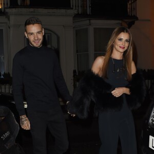 Cheryl Cole (ex Fernandez-Versini) et son nouveau compagnon Liam Payne (One Direction) main dans la main lors de leur sortie au restaurant Salmontini à Londres, le 9 mars 2016. En compagnie de la mère de Cheryl, Joan Callaghan, et d'amis proches, ils ont fêté l'anniversaire de Lily England, l'assistante de Cheryl, qui vient d'avoir 30 ans. Le couple est arrivé vers 20h30, et est reparti vers 1h30 du matin.