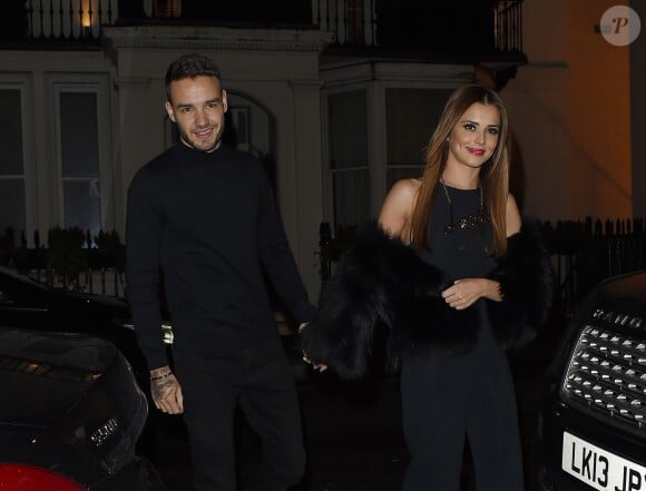 Cheryl Cole (ex Fernandez-Versini) et son nouveau compagnon Liam Payne (One Direction) main dans la main lors de leur sortie au restaurant Salmontini à Londres, le 9 mars 2016. En compagnie de la mère de Cheryl, Joan Callaghan, et d'amis proches, ils ont fêté l'anniversaire de Lily England, l'assistante de Cheryl, qui vient d'avoir 30 ans. Le couple est arrivé vers 20h30, et est reparti vers 1h30 du matin.