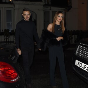 Cheryl Cole (ex Fernandez-Versini) et son nouveau compagnon Liam Payne (One Direction) main dans la main lors de leur sortie au restaurant Salmontini à Londres, le 9 mars 2016. En compagnie de la mère de Cheryl, Joan Callaghan, et d'amis proches, ils ont fêté l'anniversaire de Lily England, l'assistante de Cheryl, qui vient d'avoir 30 ans. Le couple est arrivé vers 20h30, et est reparti vers 1h30 du matin.