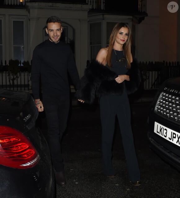 Cheryl Cole (ex Fernandez-Versini) et son nouveau compagnon Liam Payne (One Direction) main dans la main lors de leur sortie au restaurant Salmontini à Londres, le 9 mars 2016. En compagnie de la mère de Cheryl, Joan Callaghan, et d'amis proches, ils ont fêté l'anniversaire de Lily England, l'assistante de Cheryl, qui vient d'avoir 30 ans. Le couple est arrivé vers 20h30, et est reparti vers 1h30 du matin.