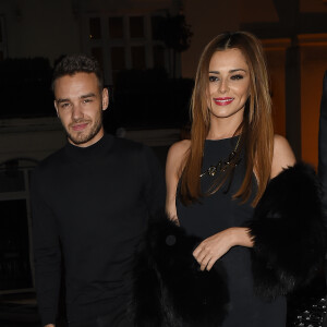 Cheryl Cole (ex Fernandez-Versini) et son nouveau compagnon Liam Payne (One Direction) main dans la main lors de leur sortie au restaurant Salmontini à Londres, le 9 mars 2016. En compagnie de la mère de Cheryl, Joan Callaghan, et d'amis proches, ils ont fêté l'anniversaire de Lily England, l'assistante de Cheryl, qui vient d'avoir 30 ans. Le couple est arrivé vers 20h30, et est reparti vers 1h30 du matin.