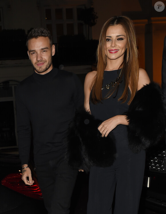 Cheryl Cole (ex Fernandez-Versini) et son nouveau compagnon Liam Payne (One Direction) main dans la main lors de leur sortie au restaurant Salmontini à Londres, le 9 mars 2016. En compagnie de la mère de Cheryl, Joan Callaghan, et d'amis proches, ils ont fêté l'anniversaire de Lily England, l'assistante de Cheryl, qui vient d'avoir 30 ans. Le couple est arrivé vers 20h30, et est reparti vers 1h30 du matin.