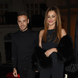 Cheryl Cole (ex Fernandez-Versini) et son nouveau compagnon Liam Payne (One Direction) main dans la main lors de leur sortie au restaurant Salmontini à Londres, le 9 mars 2016. En compagnie de la mère de Cheryl, Joan Callaghan, et d'amis proches, ils ont fêté l'anniversaire de Lily England, l'assistante de Cheryl, qui vient d'avoir 30 ans. Le couple est arrivé vers 20h30, et est reparti vers 1h30 du matin.