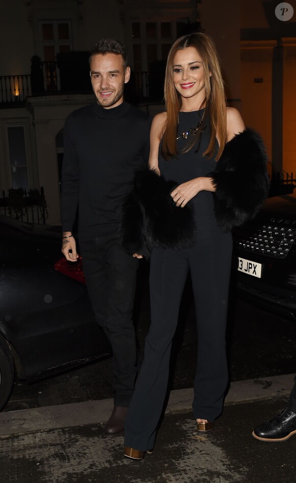 Cheryl Cole (ex Fernandez-Versini) et son nouveau compagnon Liam Payne (One Direction) main dans la main lors de leur sortie au restaurant Salmontini à Londres, le 9 mars 2016. En compagnie de la mère de Cheryl, Joan Callaghan, et d'amis proches, ils ont fêté l'anniversaire de Lily England, l'assistante de Cheryl, qui vient d'avoir 30 ans. Le couple est arrivé vers 20h30, et est reparti vers 1h30 du matin.