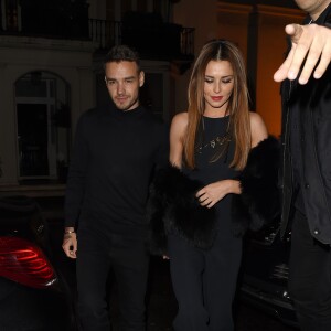 Cheryl Cole (ex Fernandez-Versini) et son nouveau compagnon Liam Payne (One Direction) main dans la main lors de leur sortie au restaurant Salmontini à Londres, le 9 mars 2016. En compagnie de la mère de Cheryl, Joan Callaghan, et d'amis proches, ils ont fêté l'anniversaire de Lily England, l'assistante de Cheryl, qui vient d'avoir 30 ans. Le couple est arrivé vers 20h30, et est reparti vers 1h30 du matin.