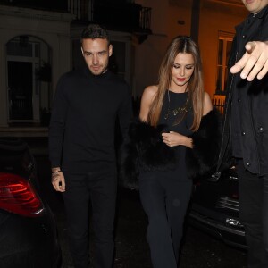 Cheryl Cole (ex Fernandez-Versini) et son nouveau compagnon Liam Payne (One Direction) main dans la main lors de leur sortie au restaurant Salmontini à Londres, le 9 mars 2016. En compagnie de la mère de Cheryl, Joan Callaghan, et d'amis proches, ils ont fêté l'anniversaire de Lily England, l'assistante de Cheryl, qui vient d'avoir 30 ans. Le couple est arrivé vers 20h30, et est reparti vers 1h30 du matin.