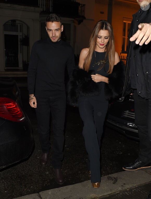Cheryl Cole (ex Fernandez-Versini) et son nouveau compagnon Liam Payne (One Direction) main dans la main lors de leur sortie au restaurant Salmontini à Londres, le 9 mars 2016. En compagnie de la mère de Cheryl, Joan Callaghan, et d'amis proches, ils ont fêté l'anniversaire de Lily England, l'assistante de Cheryl, qui vient d'avoir 30 ans. Le couple est arrivé vers 20h30, et est reparti vers 1h30 du matin.