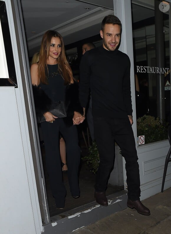 Cheryl Cole (ex Fernandez-Versini) et son nouveau compagnon Liam Payne (One Direction) main dans la main lors de leur sortie au restaurant Salmontini à Londres, le 9 mars 2016. En compagnie de la mère de Cheryl, Joan Callaghan, et d'amis proches, ils ont fêté l'anniversaire de Lily England, l'assistante de Cheryl, qui vient d'avoir 30 ans. Le couple est arrivé vers 20h30, et est reparti vers 1h30 du matin.